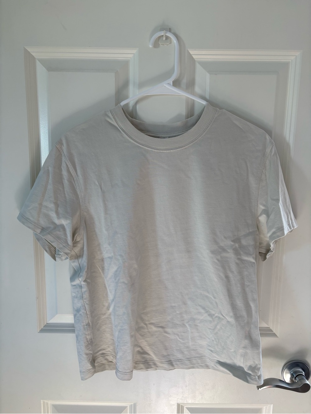Lululemon Tee in colour bone